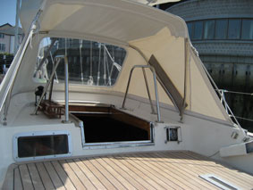 Nautors swan 65 hatchway